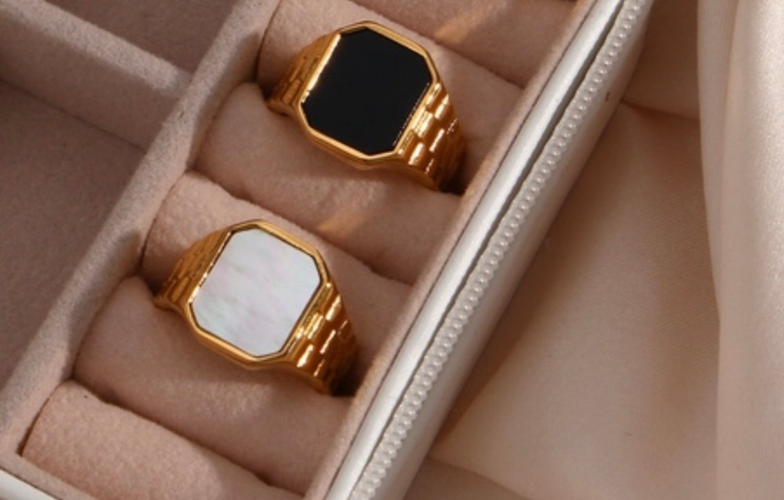 Aly ring White